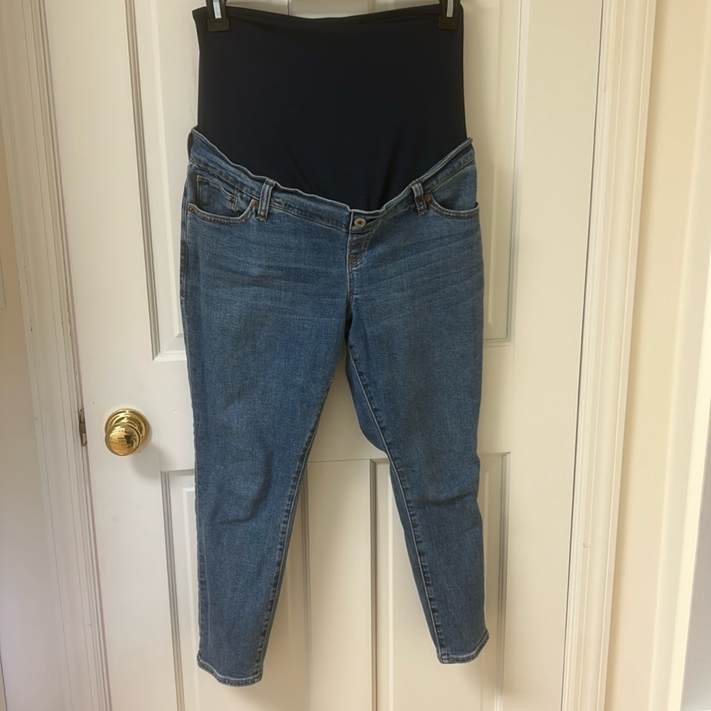 Abercrombie maternity super skinny ankle jean. Size 29 short (8 short). EUC
